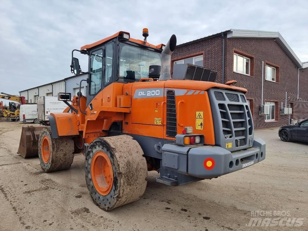 Doosan DL 200-3 Cargadoras sobre ruedas