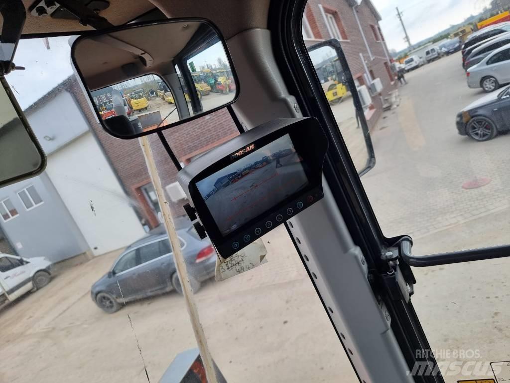 Doosan DL 200-3 Cargadoras sobre ruedas