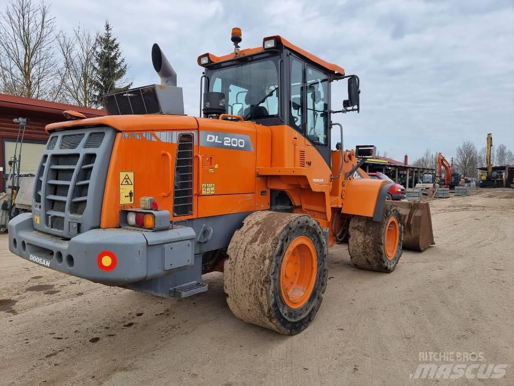 Doosan DL 200-3 Cargadoras sobre ruedas
