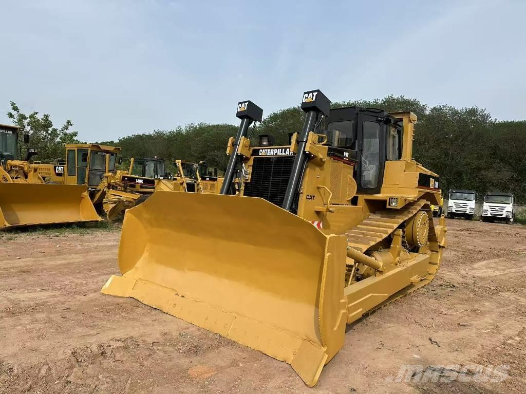 CAT D8R Buldozer sobre oruga