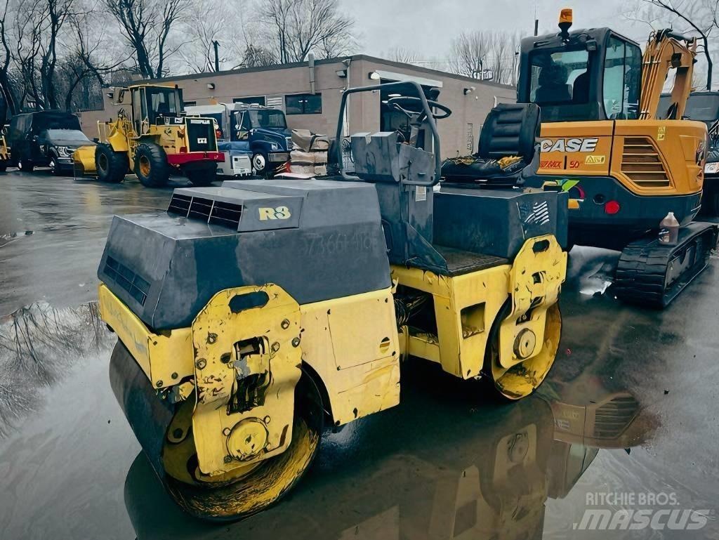 Bomag BW 100 AD-3 Rodillos de doble tambor