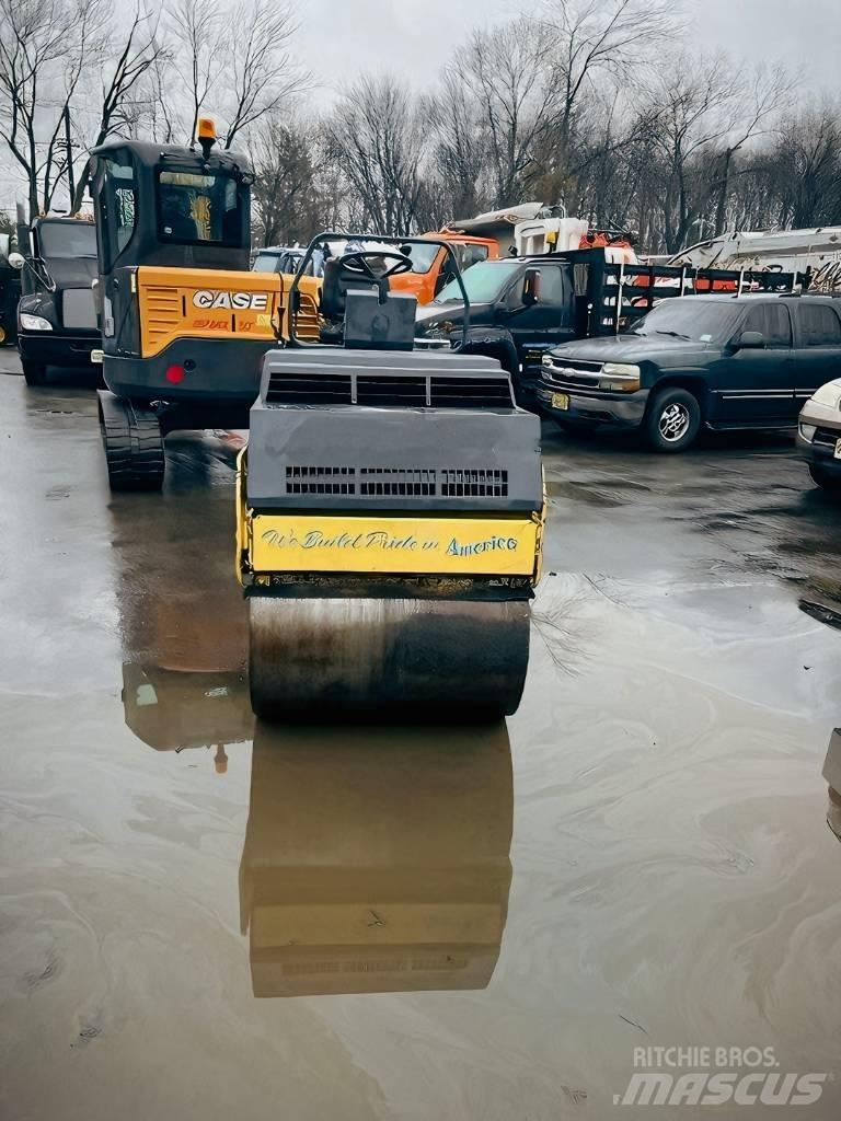 Bomag BW 100 AD-3 Rodillos de doble tambor