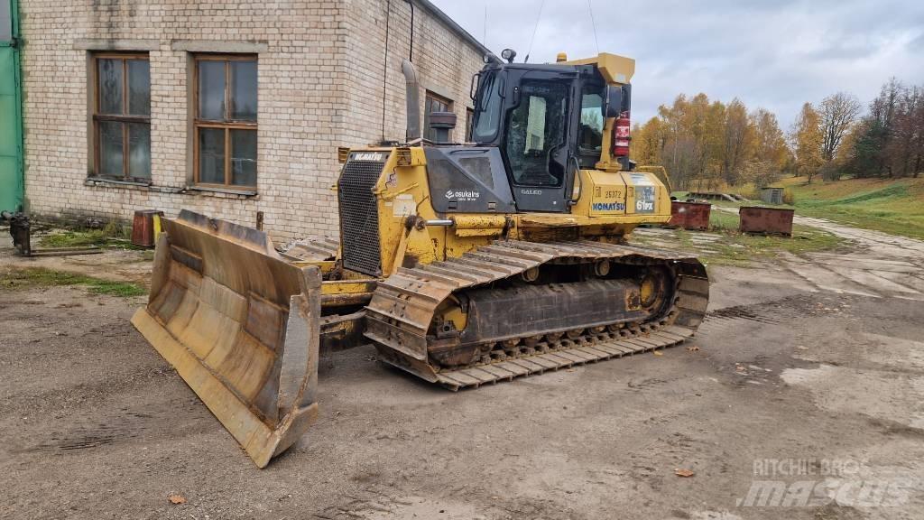 Komatsu D 61 PX-15 Buldozer sobre oruga