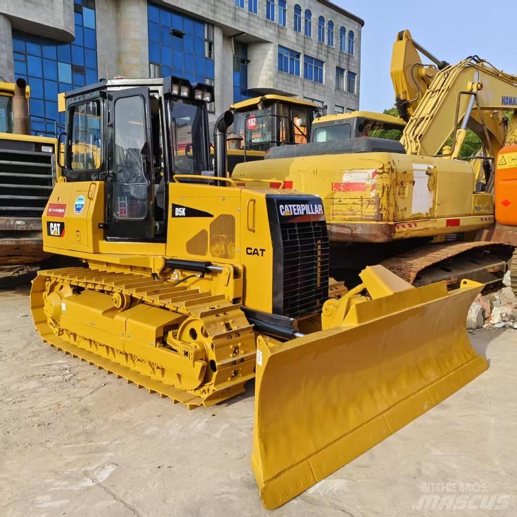 CAT D 5 K Buldozer sobre oruga