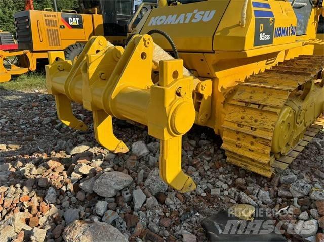 Komatsu D 85 Buldozer sobre oruga