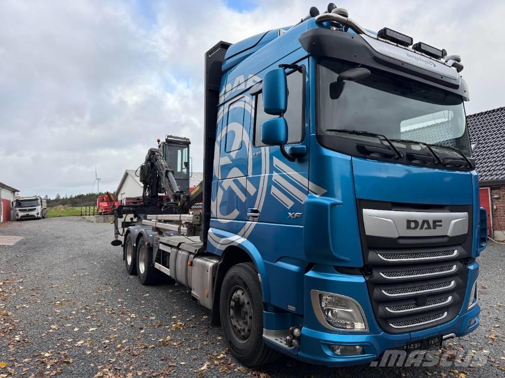 DAF XF 530 6x4 Camiones de transporte de maquinaria forestal