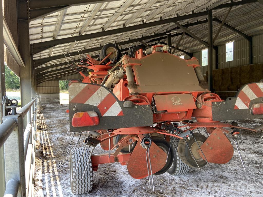 Kuhn GF 13012 T Rastrillos y henificadores