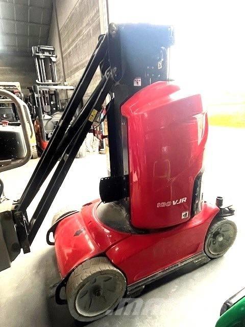 Manitou 100 VJR Ascensores de personal y montacargas de acceso