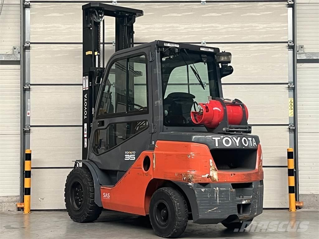 Toyota 8FGJF35 Carretillas LPG