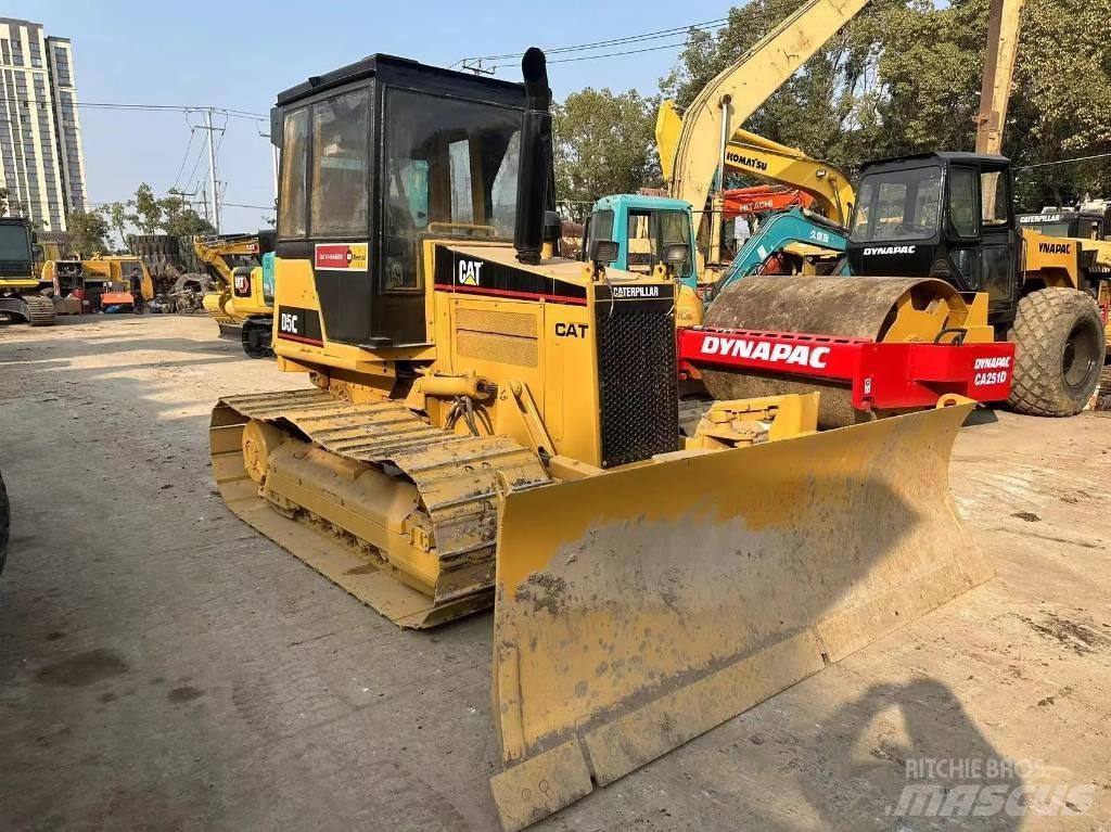 CAT D 5 C Buldozer sobre oruga