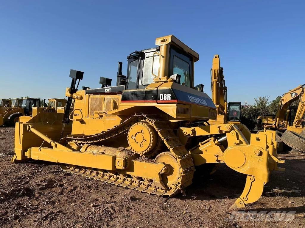 CAT D8R Buldozer sobre oruga