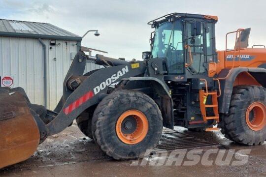 Develon DL 480-7 Retrocargadoras