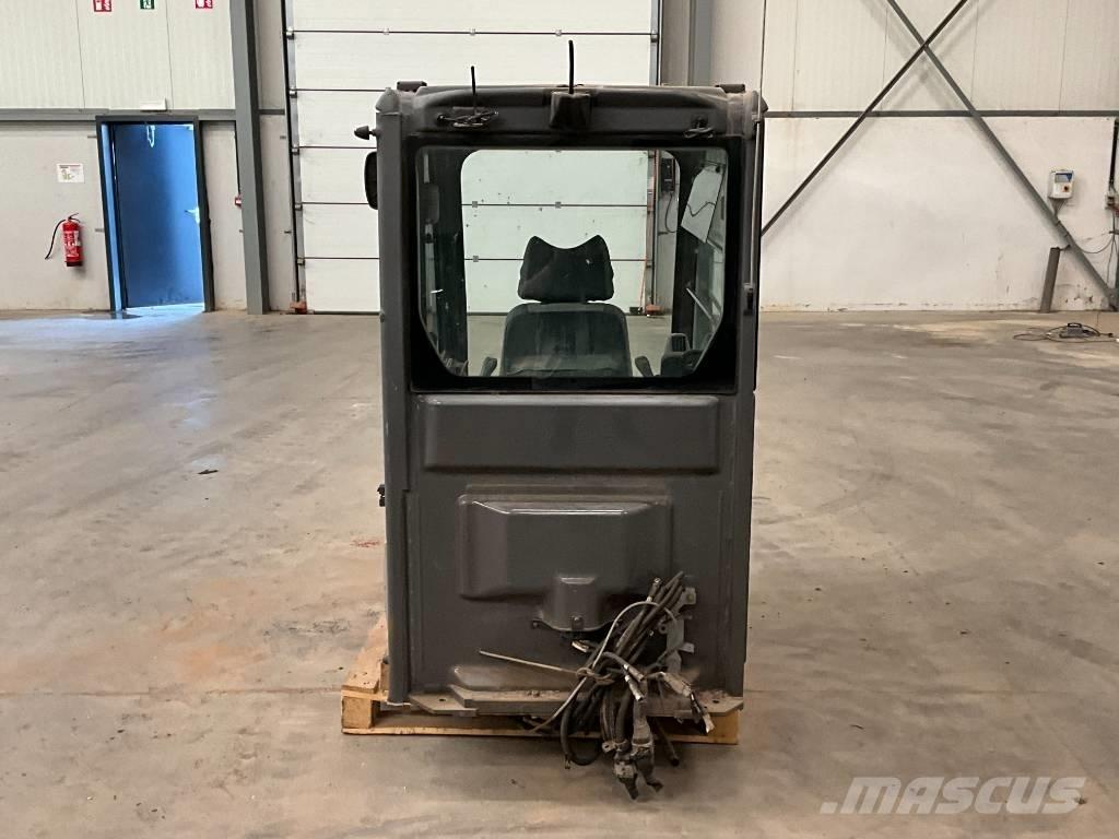 Hitachi ZX 210-3 Cabinas e interior