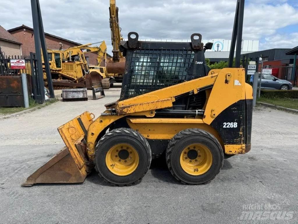 CAT 226B Turbo Minicargadoras