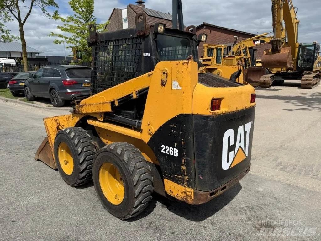 CAT 226B Turbo Minicargadoras
