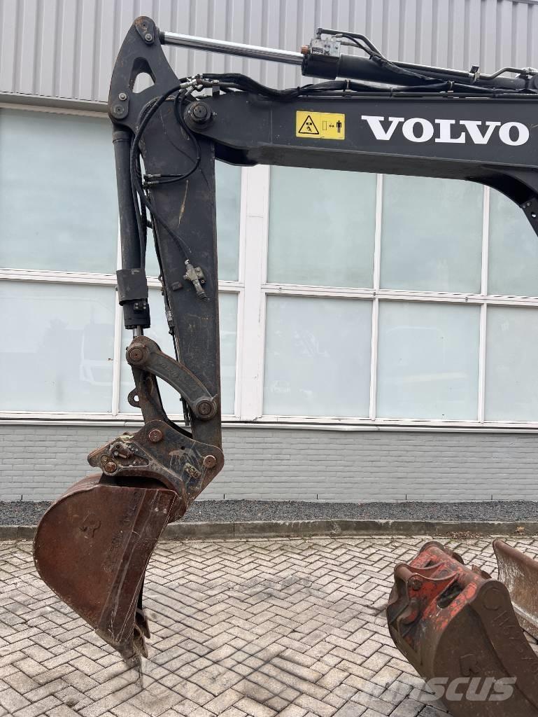 Volvo ECR 88 D    2016 Excavadoras 7t - 12t