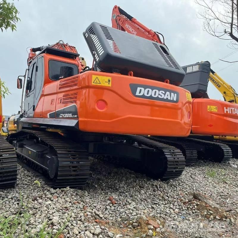 Doosan DX 225 Excavadoras de cadenas