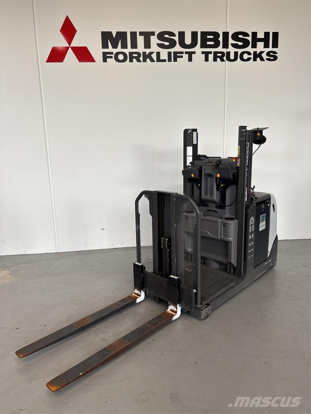 UniCarriers EPL100 Recogepedidos de baja altura