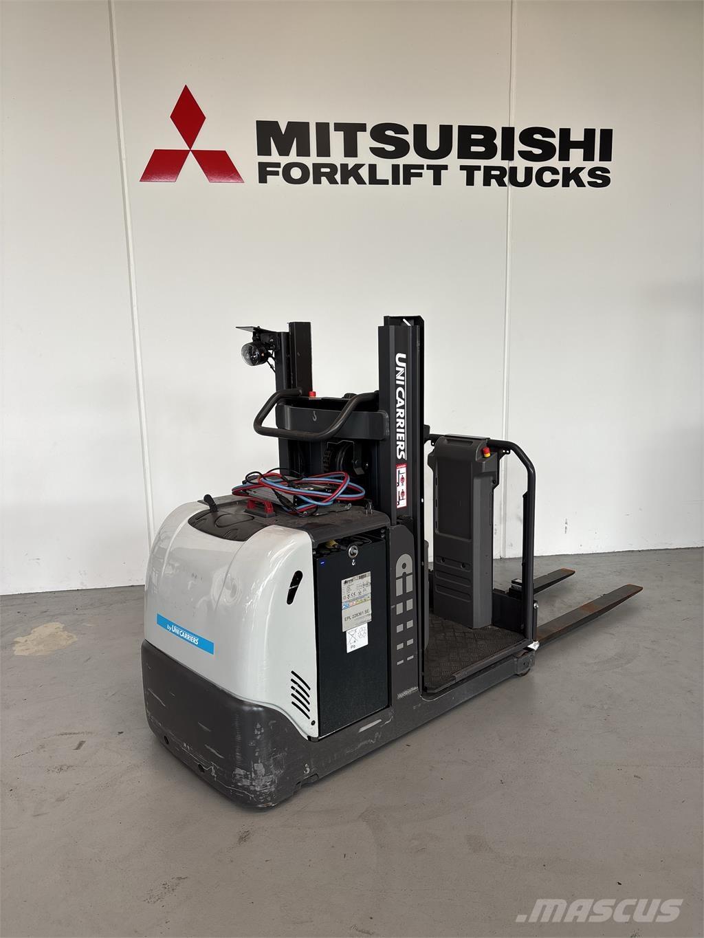 UniCarriers EPL100 Recogepedidos de baja altura