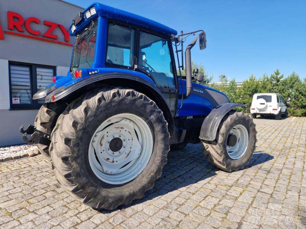 Valtra T 140 Tractores