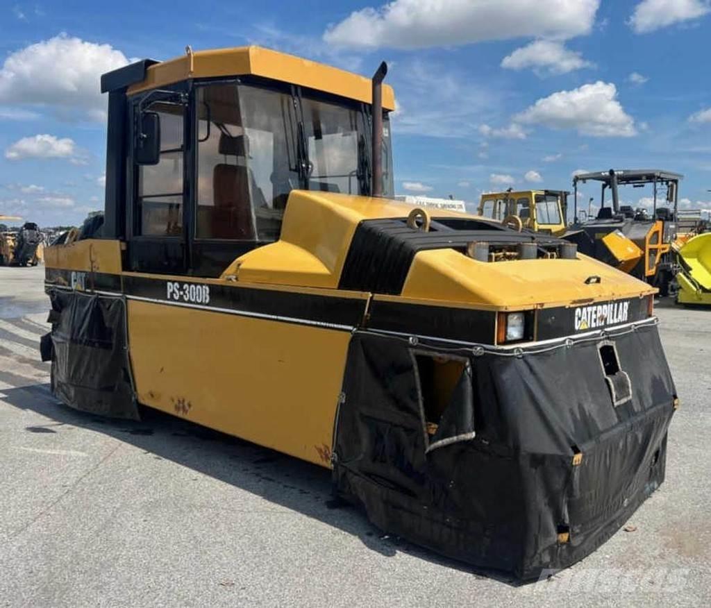 CAT PS 300B Rodillos sobre neumáticos
