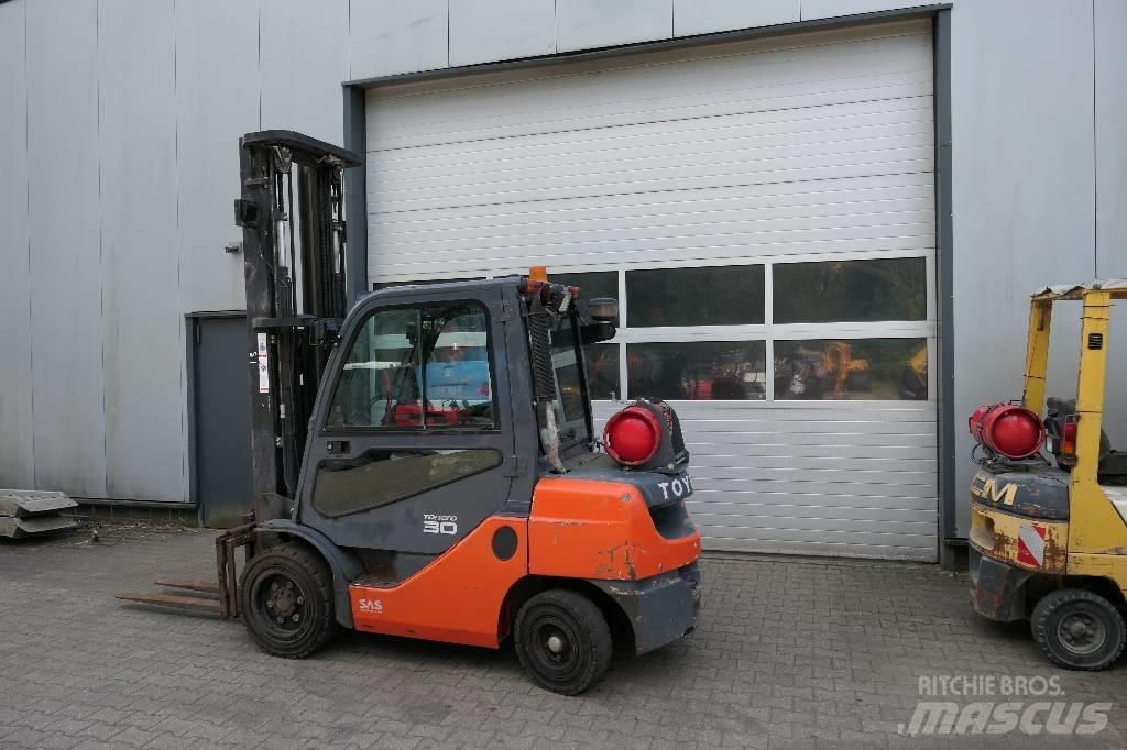 Toyota 02-8 FGF 30 Carretillas LPG
