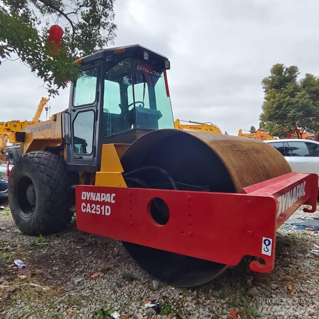 Dynapac CA 251 Rodillos de un solo tambor