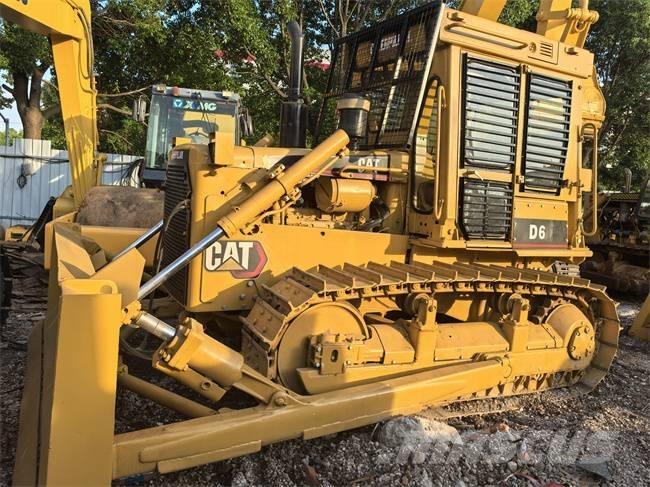 CAT D 6 D Buldozer sobre oruga