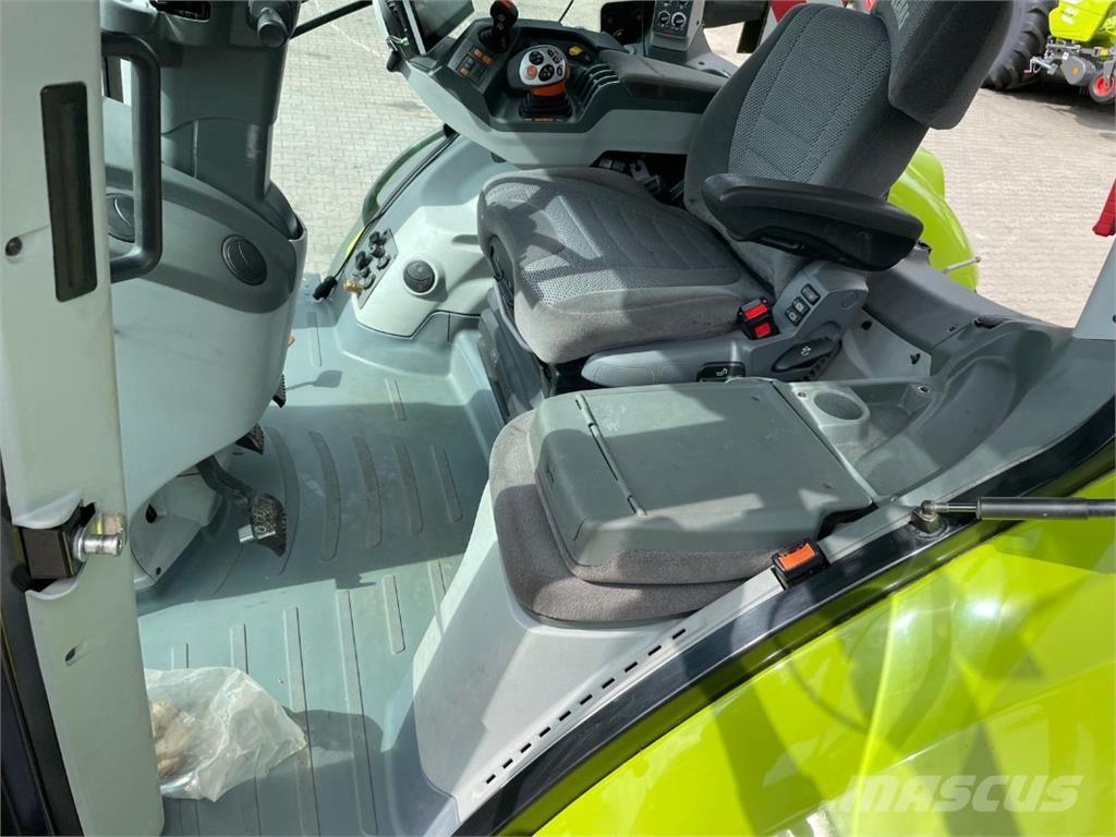 CLAAS Axion 810 CM Tractores