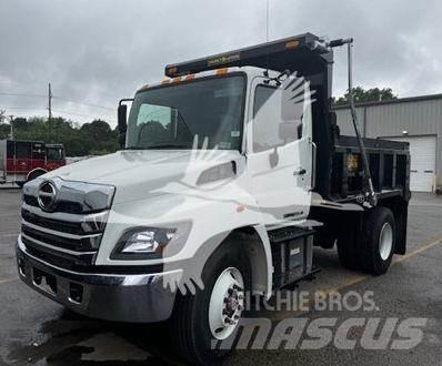 Hino L7 Camiones bañeras basculantes o volquetes