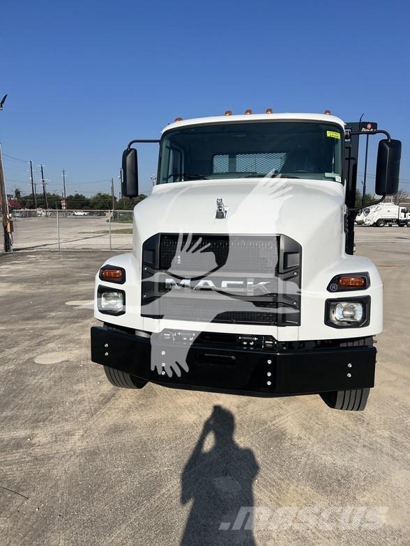 Mack MD6 Camiones plataforma