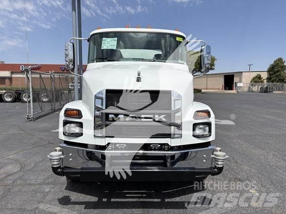 Mack MD7 Camiones cisterna