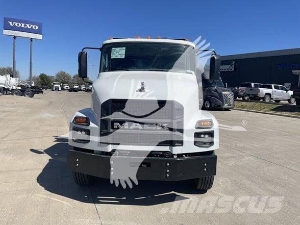 Mack MD7 Camiones bañeras basculantes o volquetes