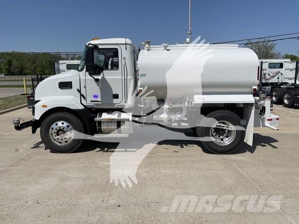 Mack MD7 Camiones cisterna