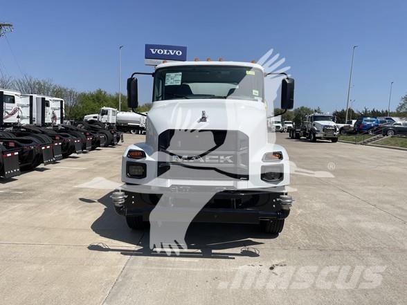 Mack MD7 Camiones cisterna