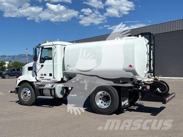 Mack MD7 Camiones cisterna