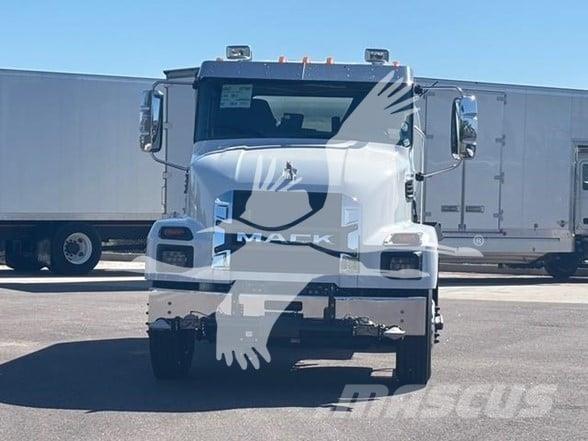 Mack MD7 Camiones cisterna