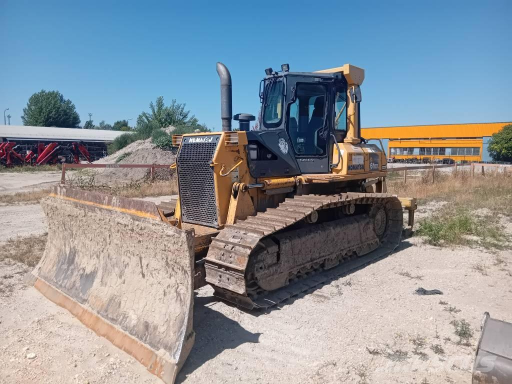 Komatsu D 61 EX-15 Buldozer sobre oruga