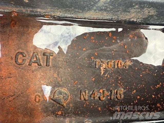CAT 6020 NEW IDLER Cadenas, orugas y chasis