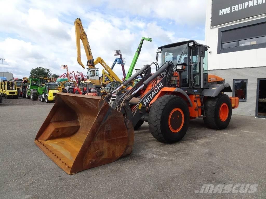 Hitachi ZW150 Cargadoras sobre ruedas