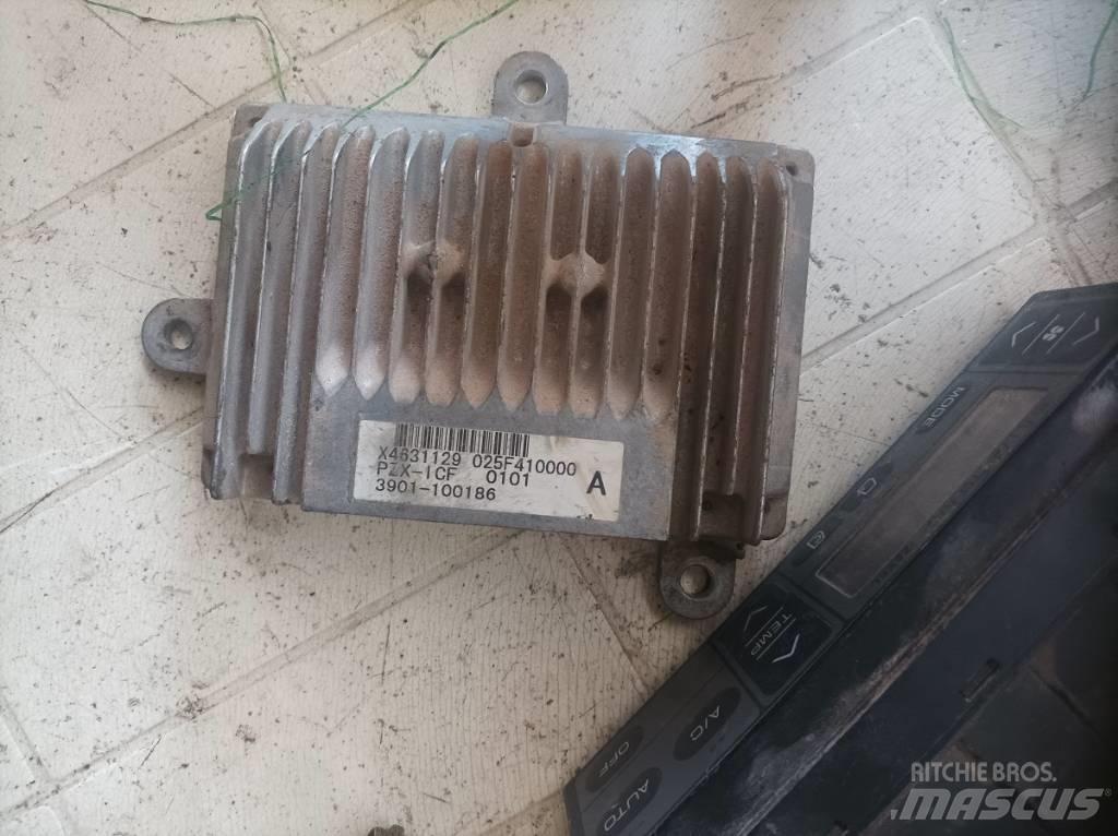 Hitachi ZX 350 LC-6 Electrónicos
