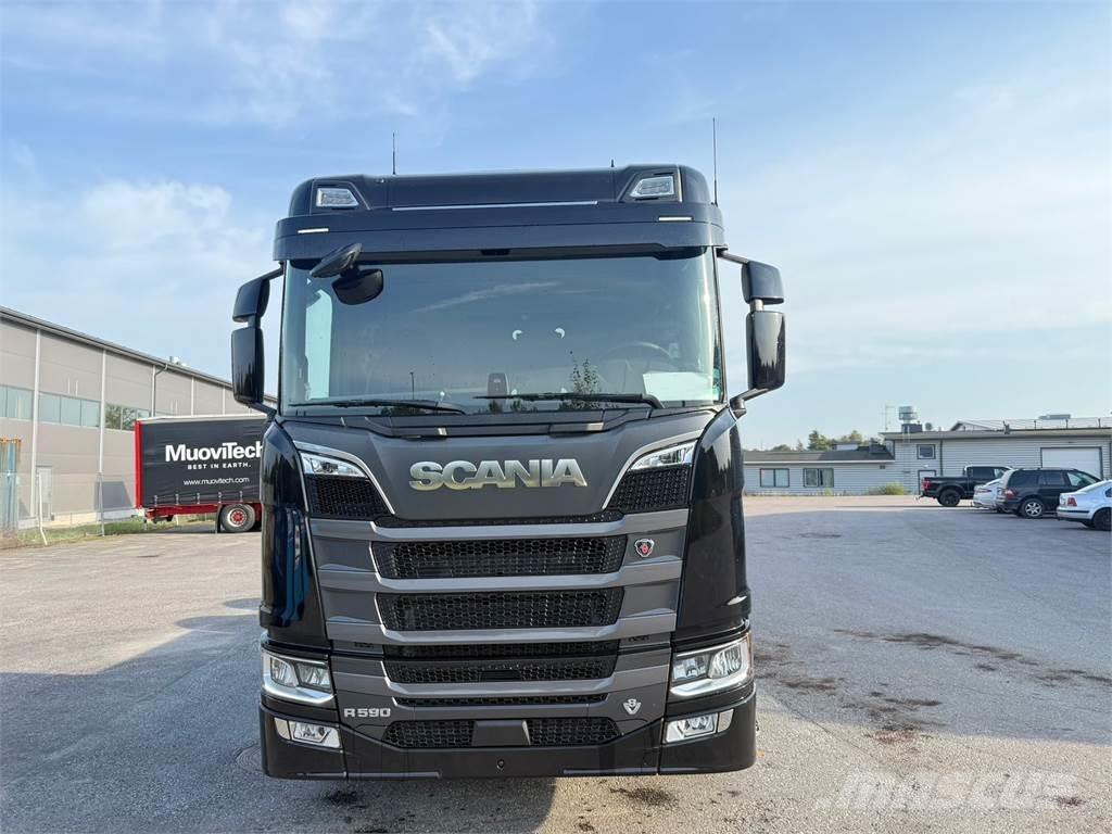 Scania R590 8x4 Camiones polibrazo