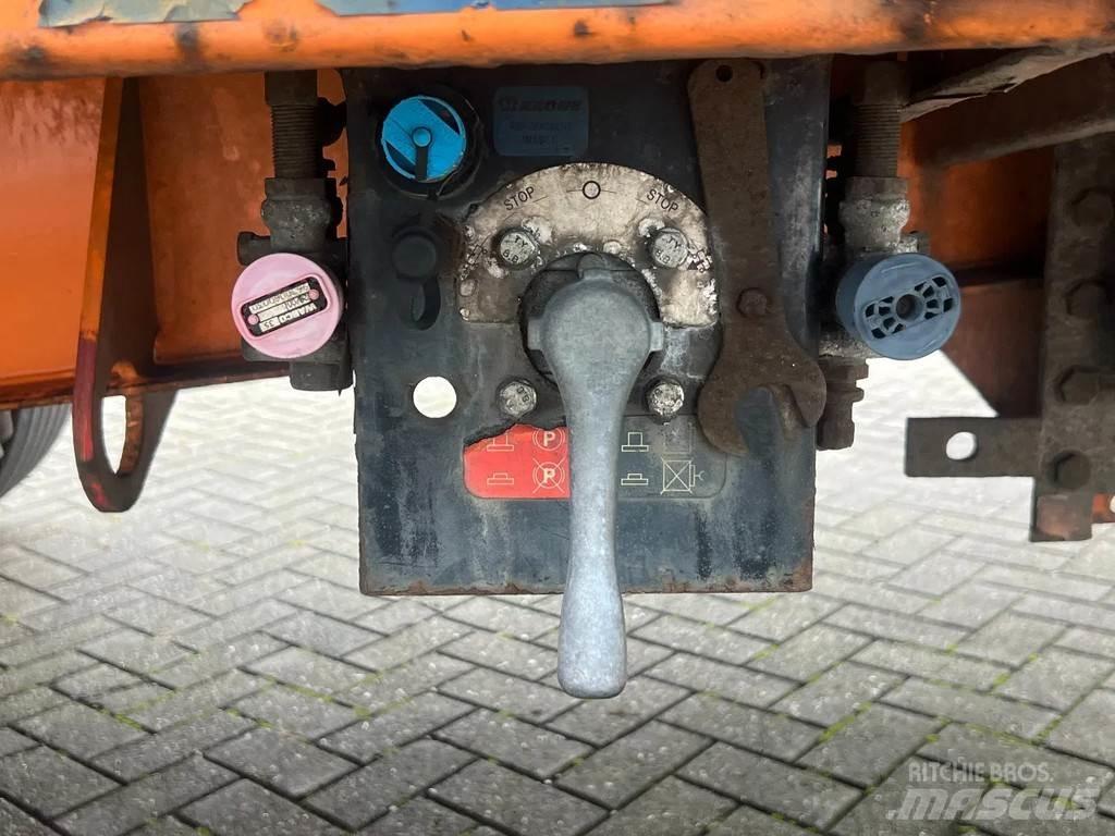 Krone + 3 AXEL + MEGA Semirremolques con caja de lona