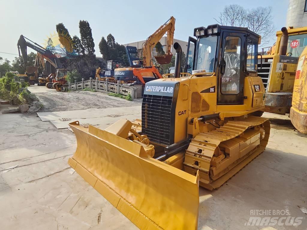 CAT D 5 K Buldozer sobre oruga