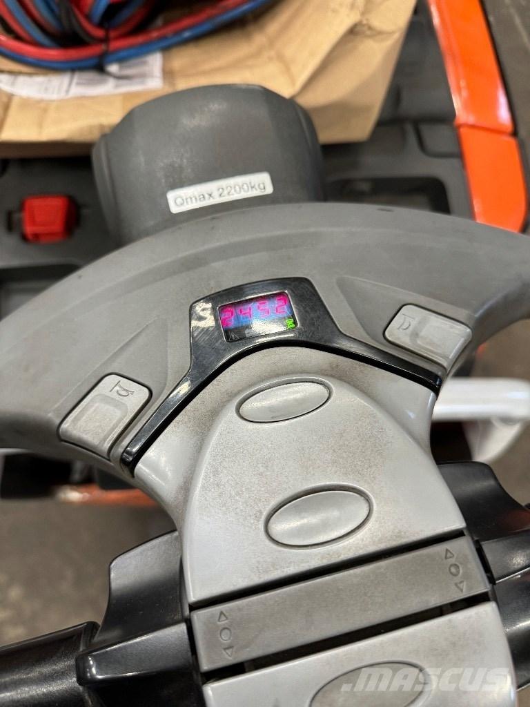 Toyota LPE220 Transpaletas Eléctricas con plataforma