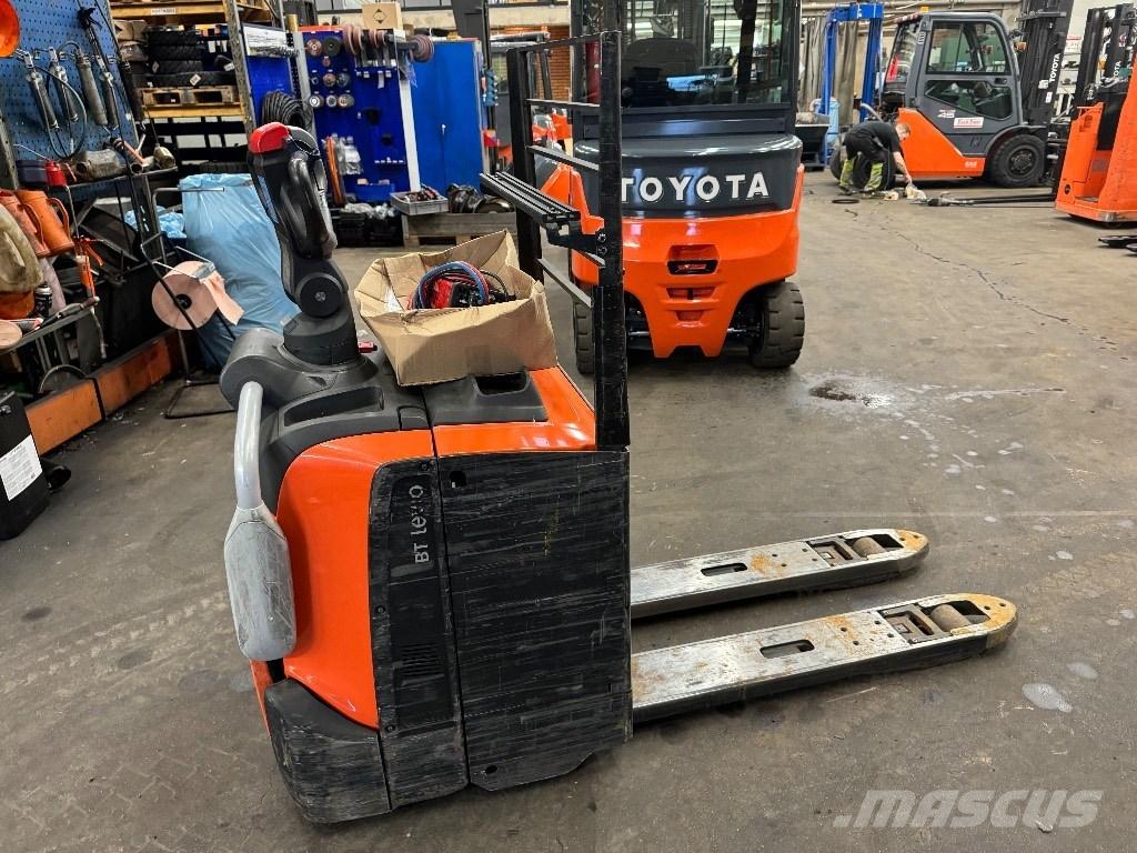 Toyota LPE220 Transpaletas Eléctricas con plataforma