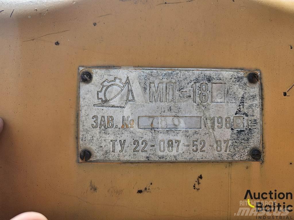  T - 130 Buldozer sobre oruga