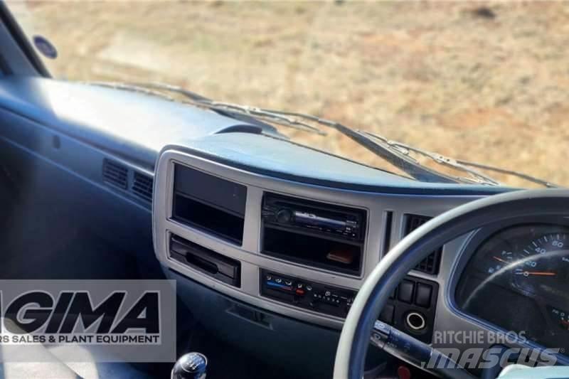 Nissan UD80 Otros camiones