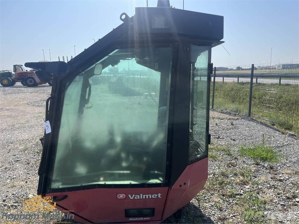 Valmet 911.1 Cabinas e interior