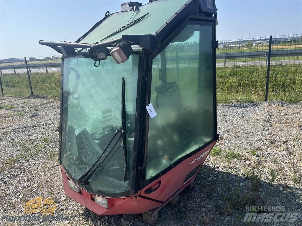 Valmet 911.1 Cabinas e interior